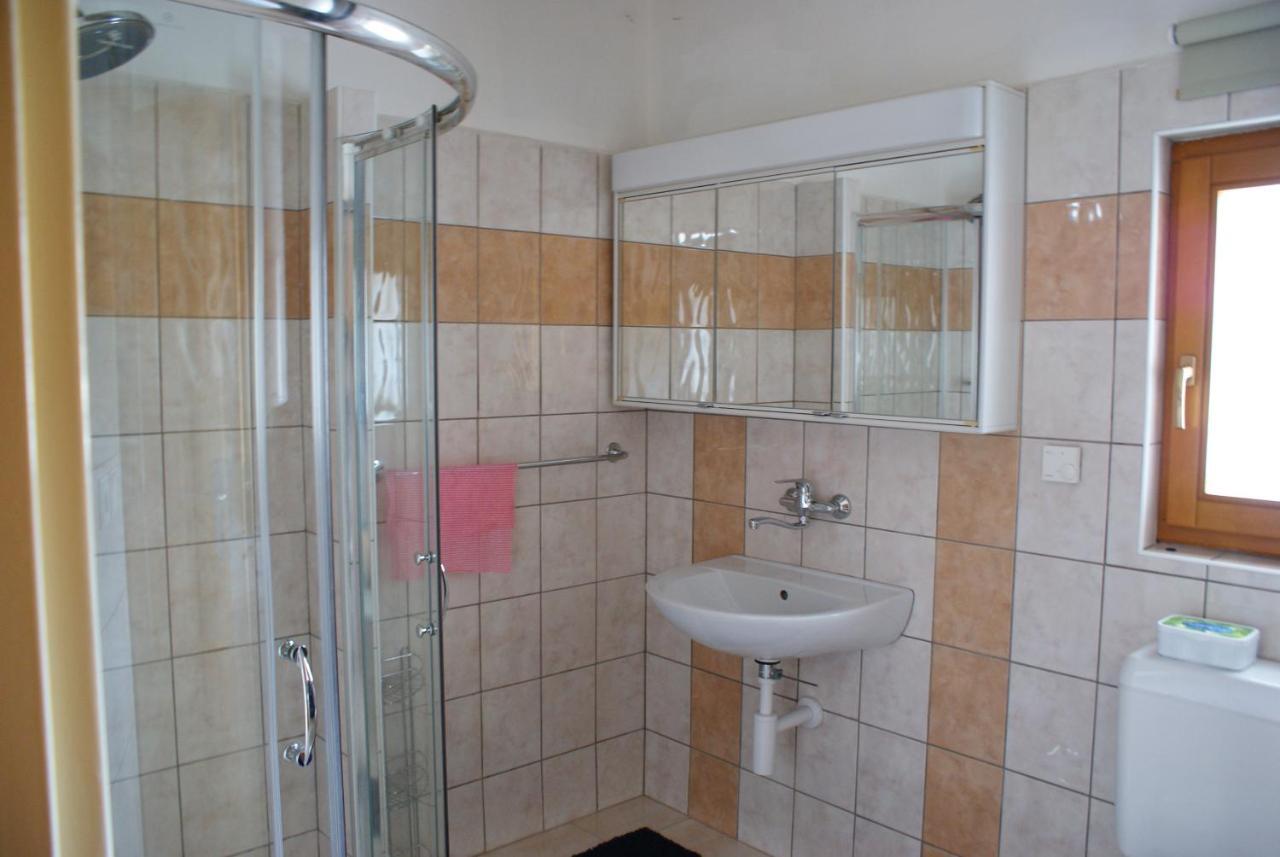 Abgeschiedene Ferienwohnung Im Boehmerwald Kasperske Hory Luaran gambar
